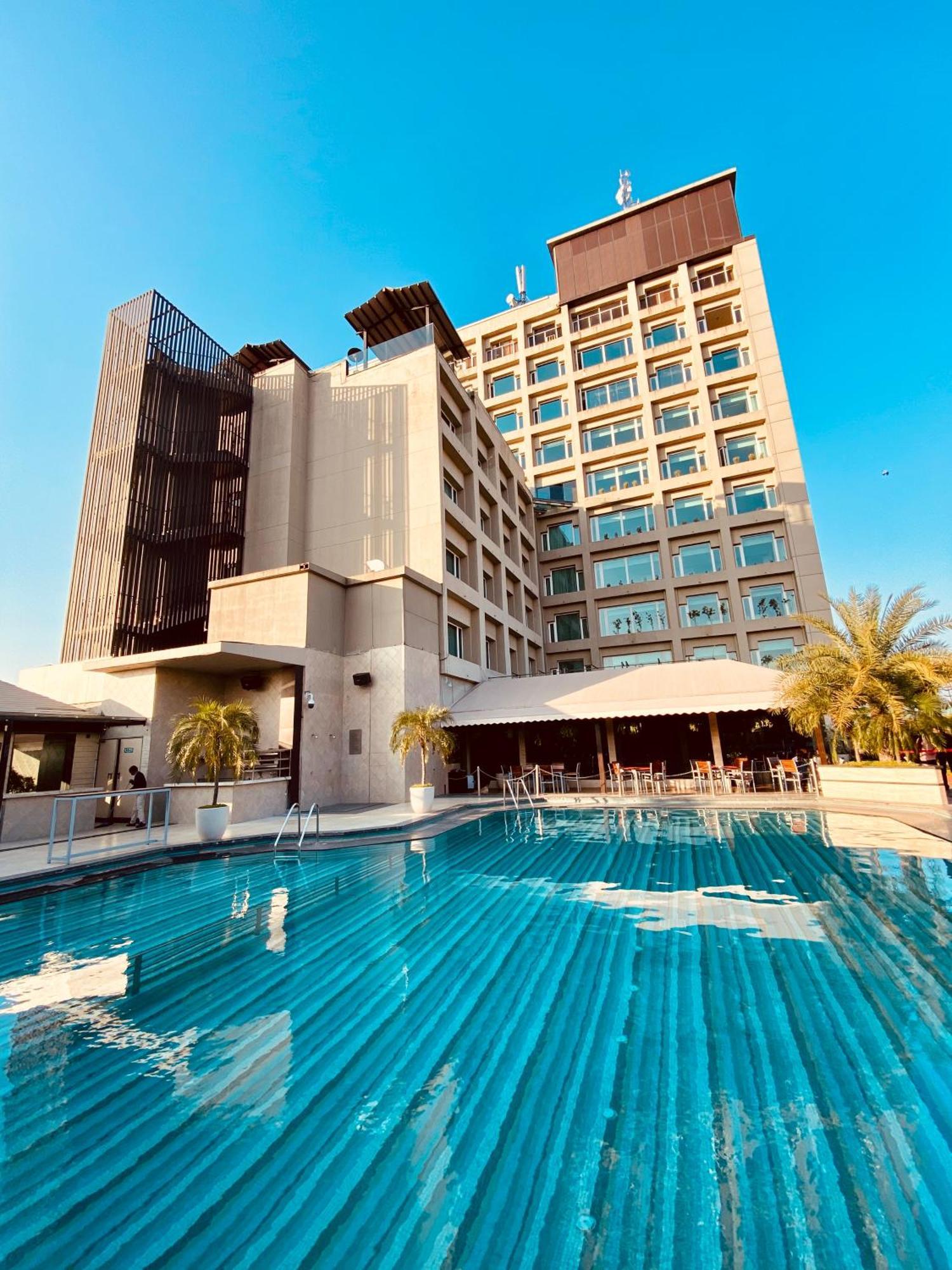 The Landmark Towers Kanpur Esterno foto